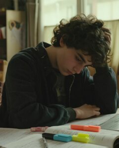 Les 12 super aliments qui boostent ton cerveau naturellement